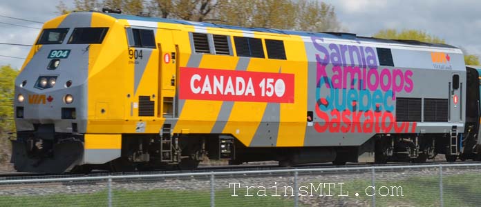 Locomotive VIA904 left side with Canada 150 colors/ coté gauche avec couleurs Canada 150